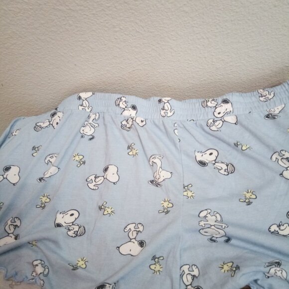 Peanuts, Snoopy and Woodstock Ladies Pajama Shorts - Picture 5 of 6